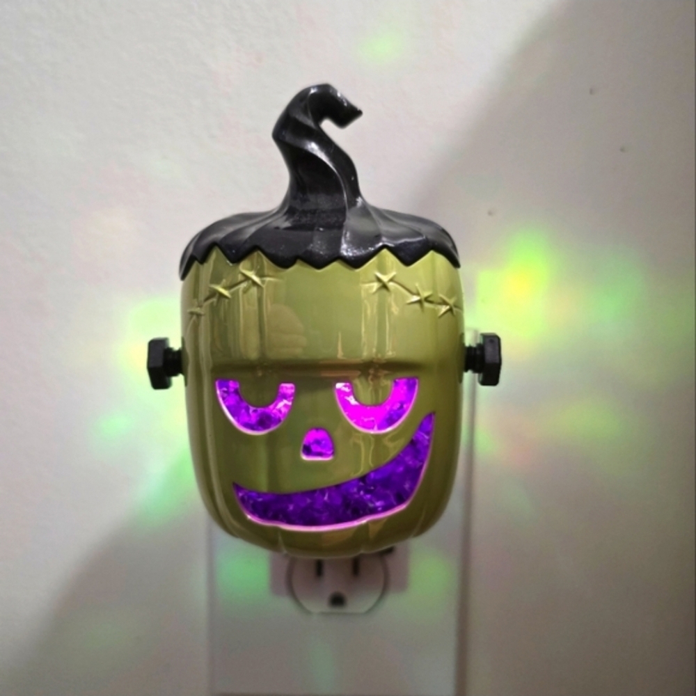 ✨️NWT WHITE BARN/ BATH & BODY WORKS FRANKSTIEN LIGHT UP ✨️WILDFLOWER PLUG IN✨️